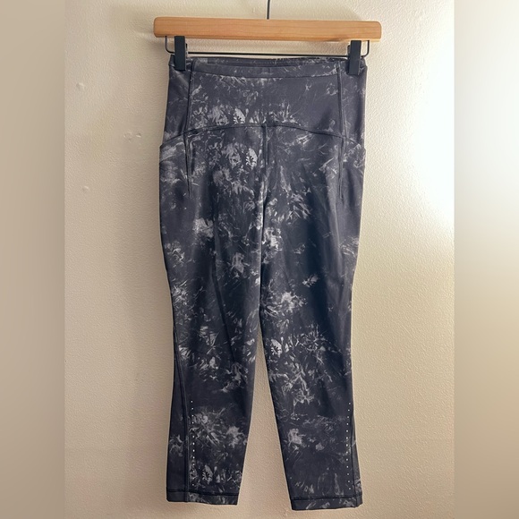 Lululemon Swift Speed High-Rise Crop 21" Aquila Black Multi Running Leggings 4 - Picture 3 of 8